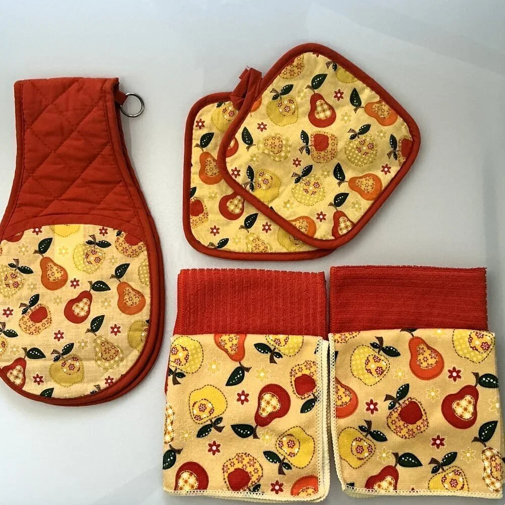 NEW APPLES AND PEARS BURNT ORANGE  KITCHEN SET OVEN GLOVE POTHOLDERS TOWELS